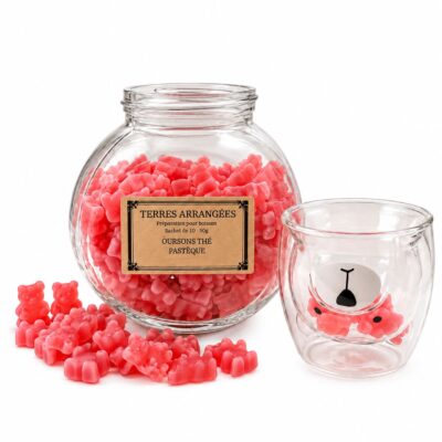 Oursons roses au thé saveur pastèque dans un pot en verre – Terres Arrangées